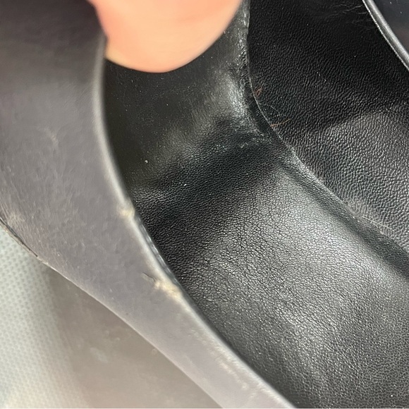 GUCCI  navy Heels with Chain Detail - Picture 9 of 10